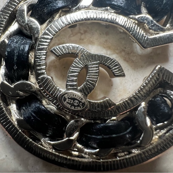 Chanel number 5 pendant earrings (2023) - Picture 8 of 8